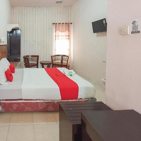 Отель Reddoorz At Pujon Malang Бату Экстерьер фото