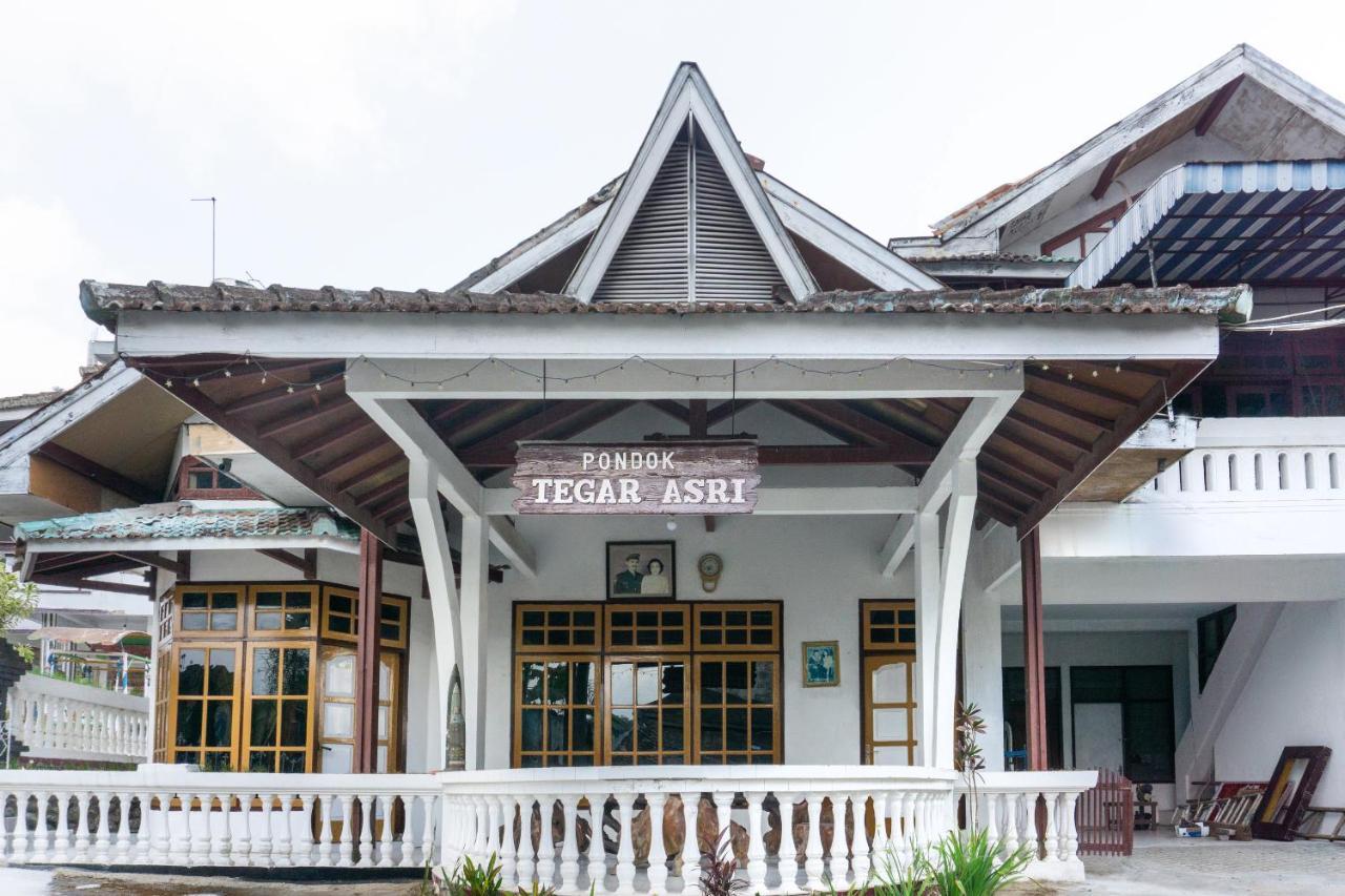 Отель Reddoorz At Pujon Malang Бату Экстерьер фото