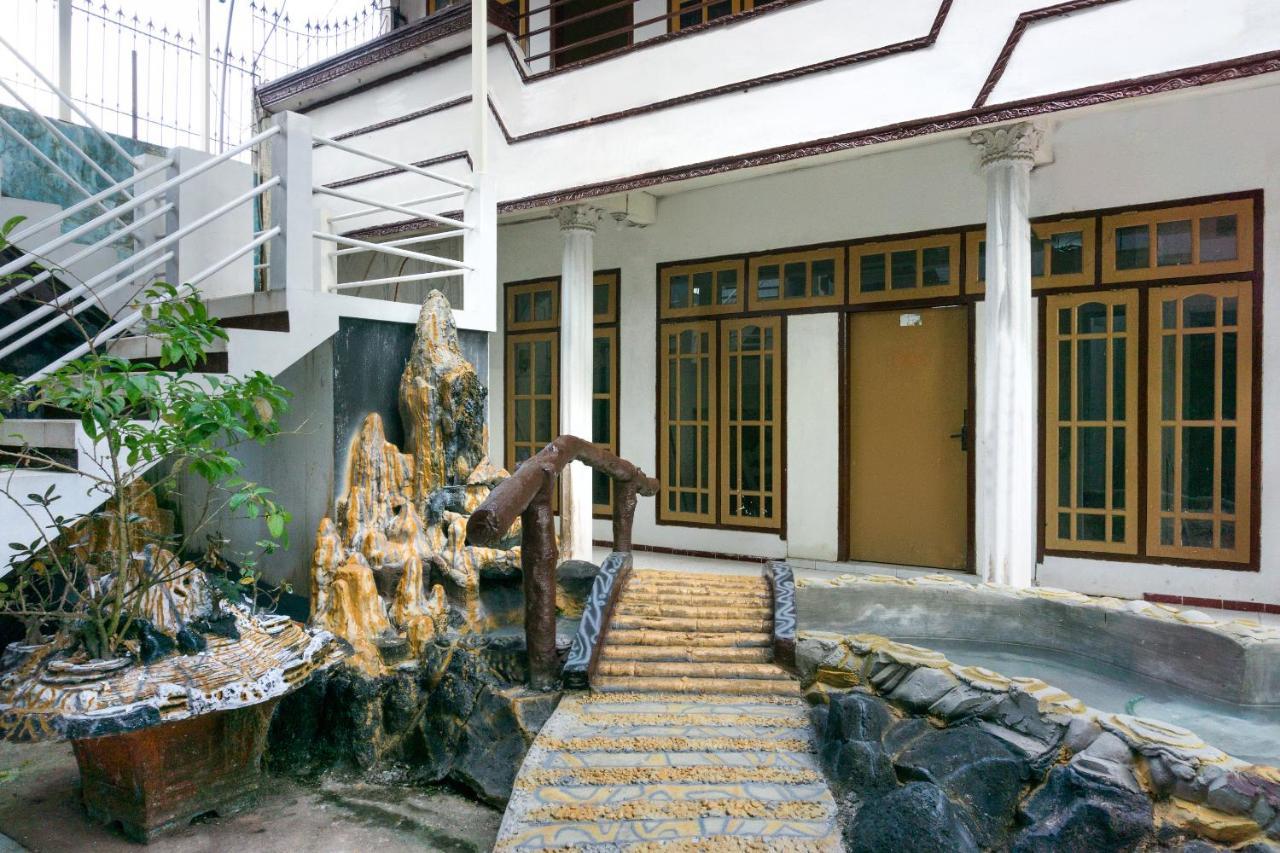 Отель Reddoorz At Pujon Malang Бату Экстерьер фото