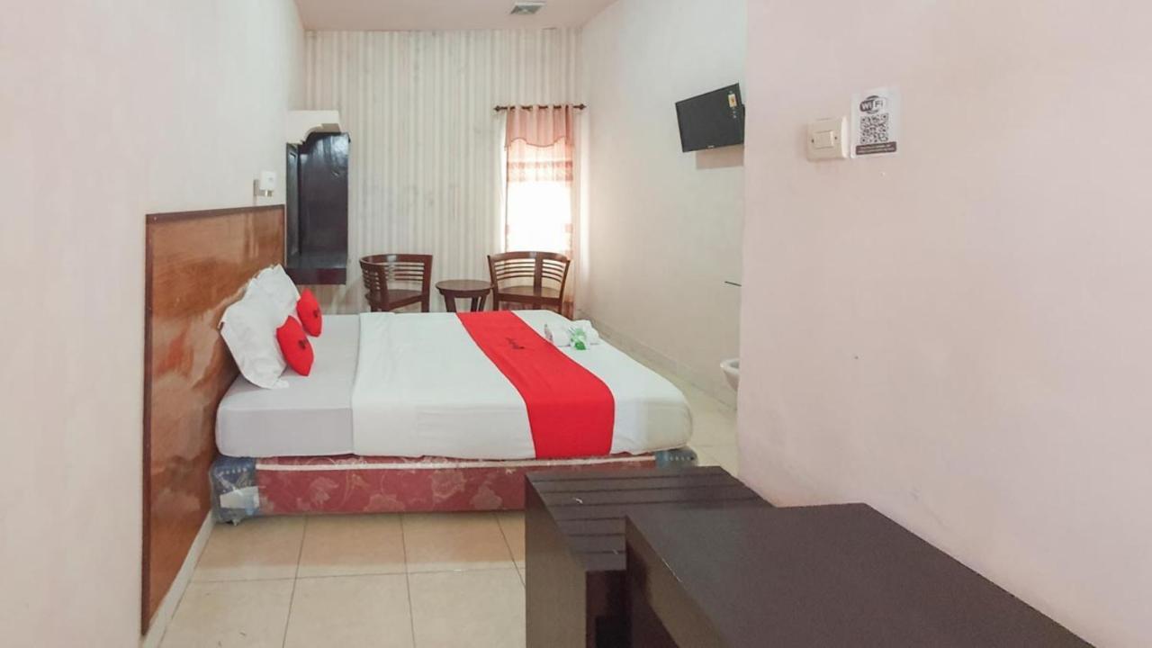 Отель Reddoorz At Pujon Malang Бату Экстерьер фото