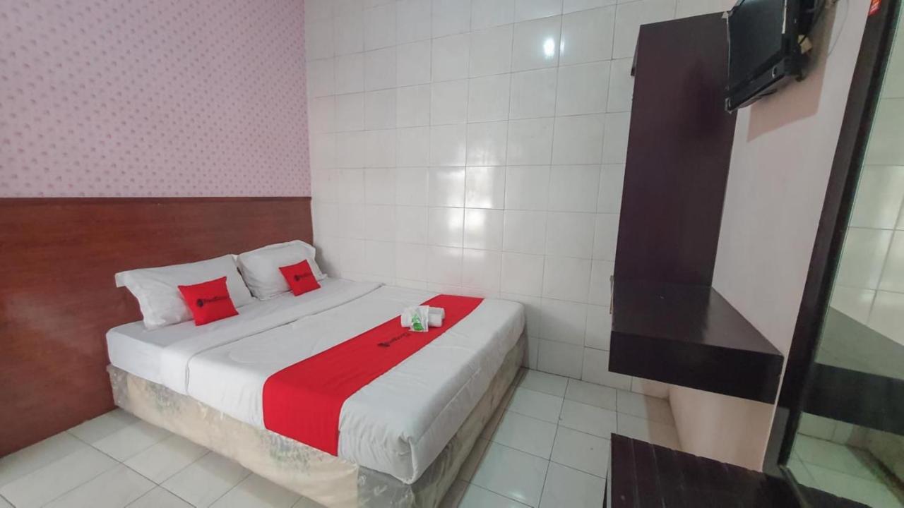 Отель Reddoorz At Pujon Malang Бату Экстерьер фото