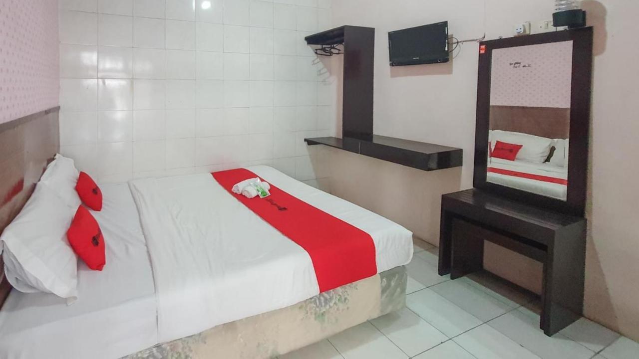 Отель Reddoorz At Pujon Malang Бату Экстерьер фото