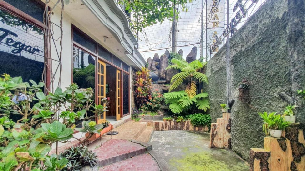 Отель Reddoorz At Pujon Malang Бату Экстерьер фото