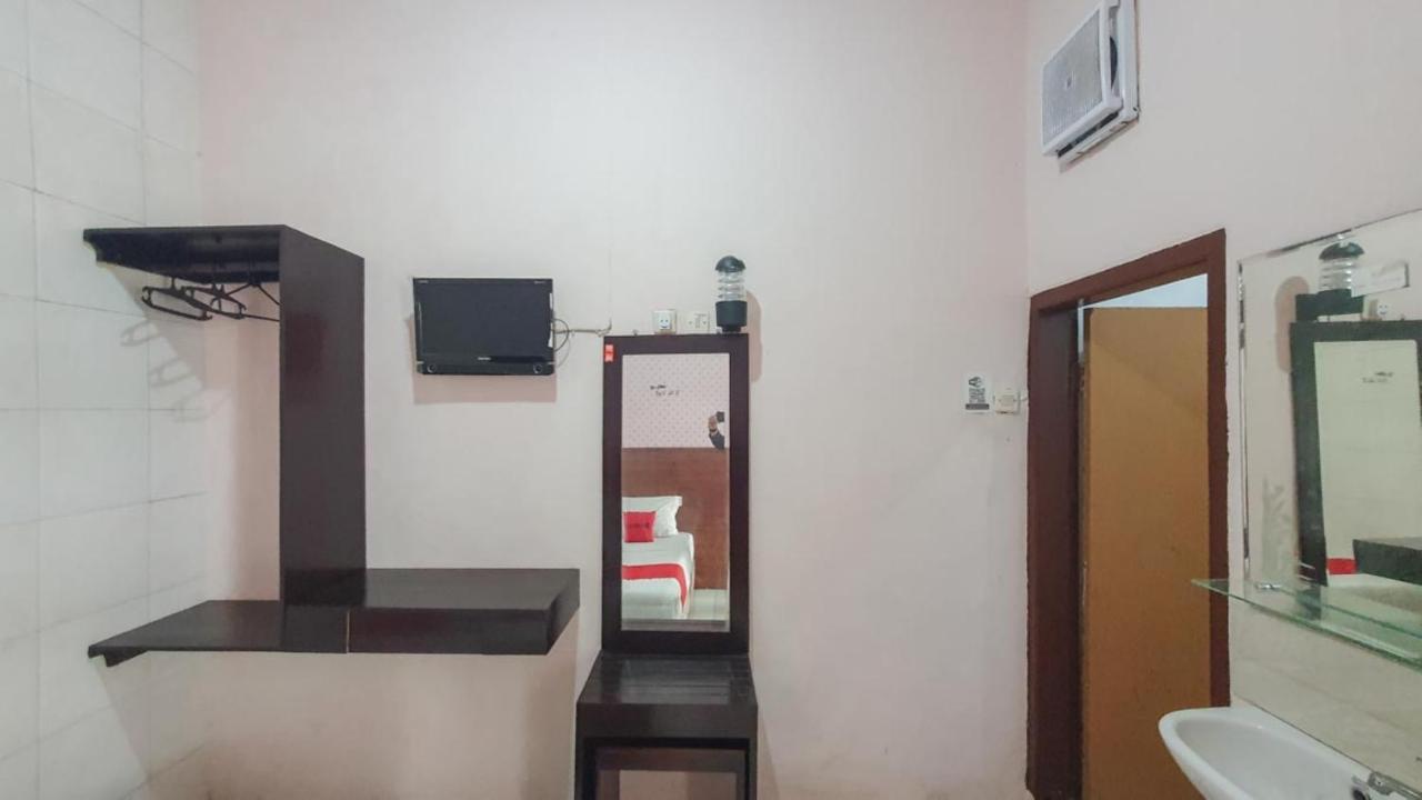 Отель Reddoorz At Pujon Malang Бату Экстерьер фото