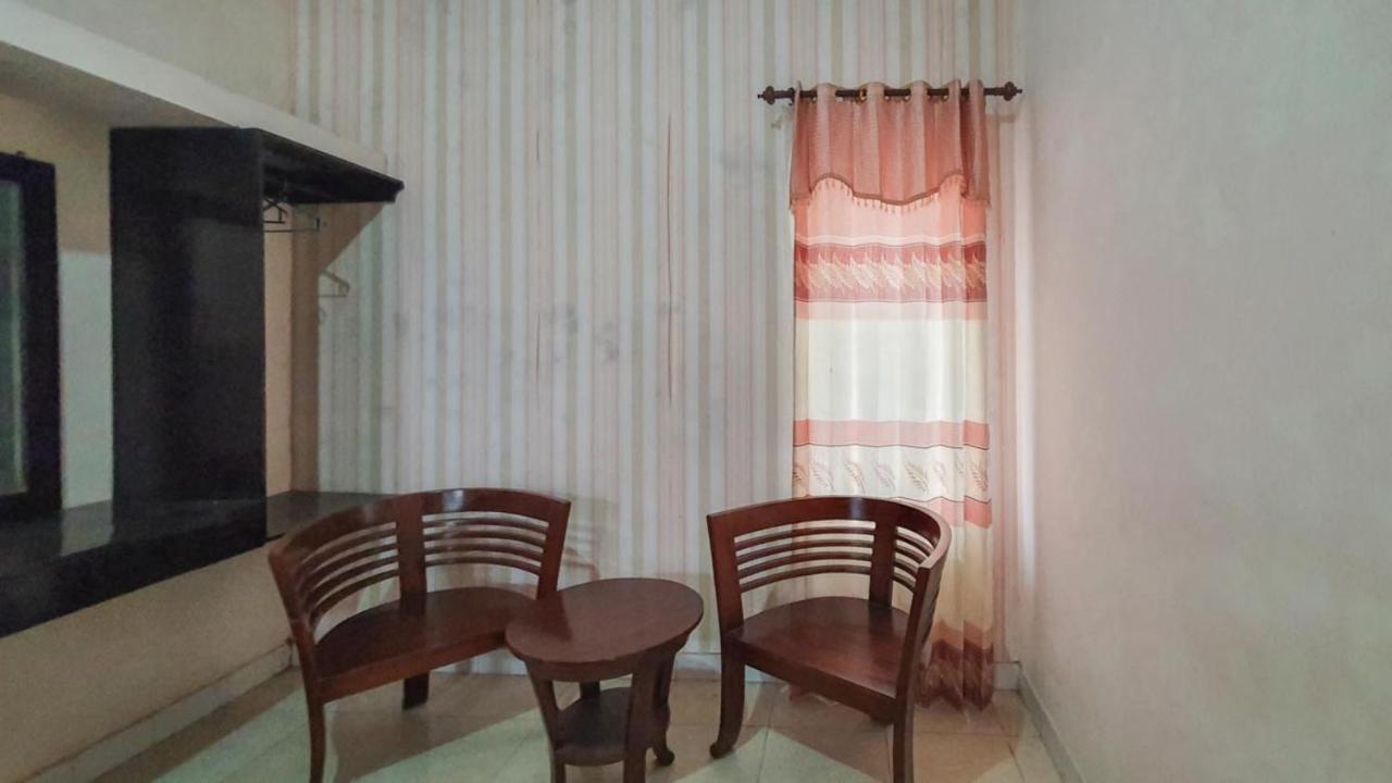 Отель Reddoorz At Pujon Malang Бату Экстерьер фото