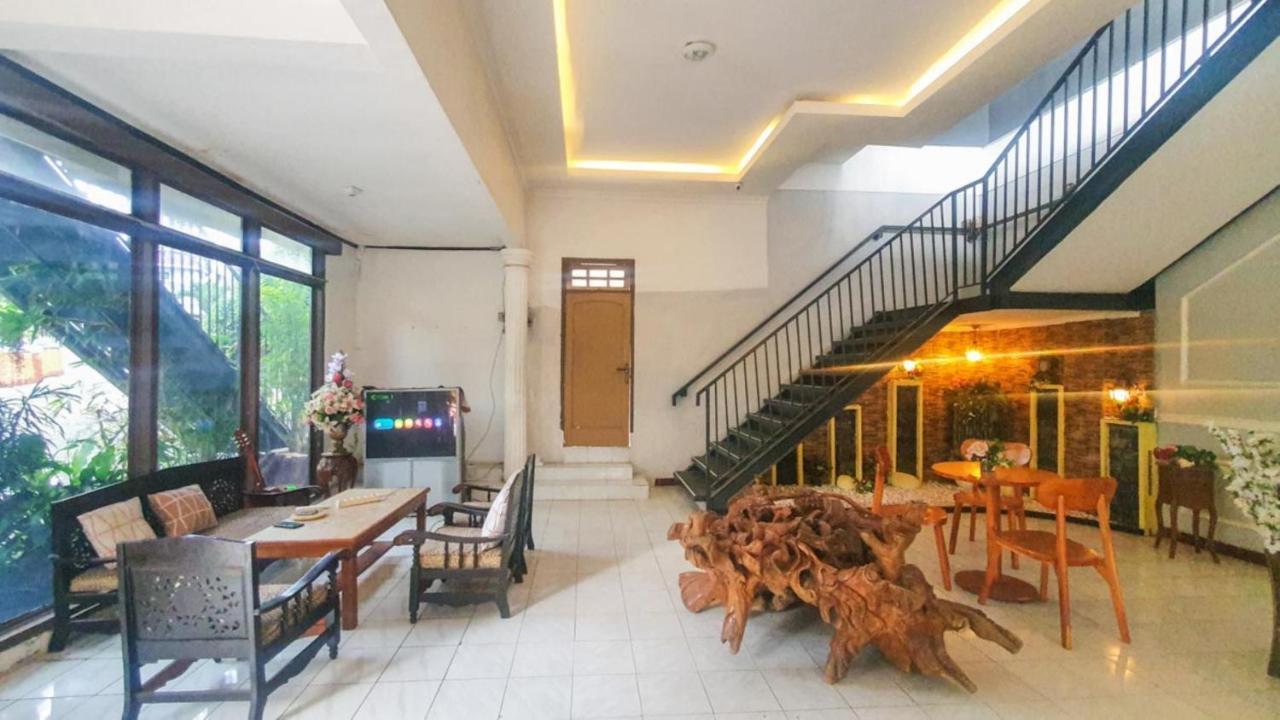 Отель Reddoorz At Pujon Malang Бату Экстерьер фото