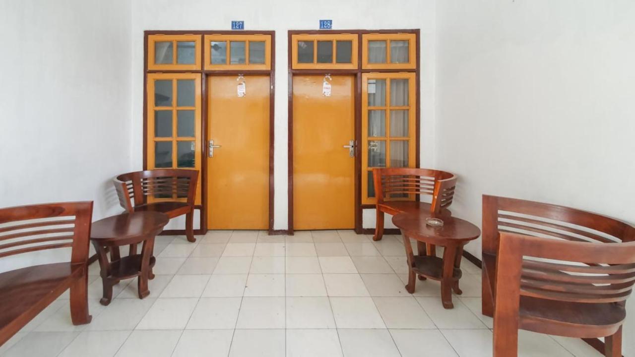 Отель Reddoorz At Pujon Malang Бату Экстерьер фото
