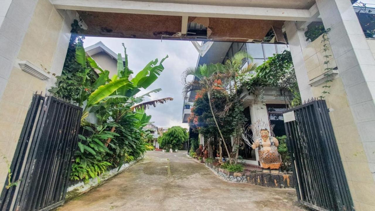 Отель Reddoorz At Pujon Malang Бату Экстерьер фото